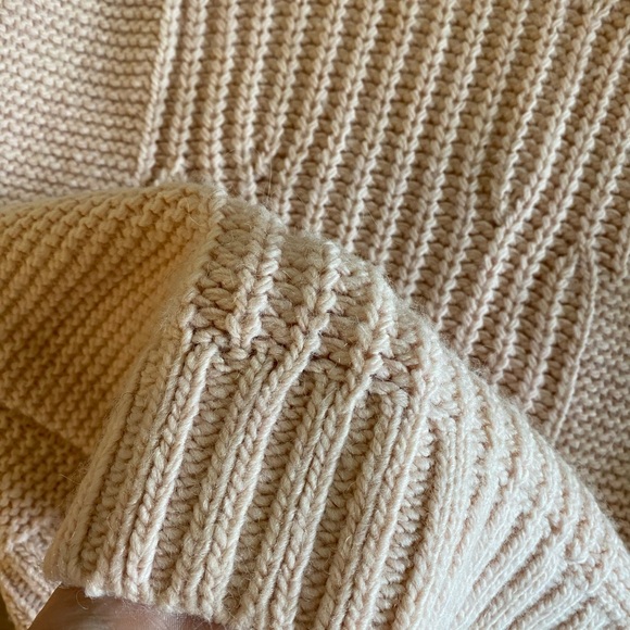 Light pink turtleneck sweater - great quality - Picture 2 of 3